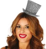 Fiestas Guirca - Kleine hoed met elastiek Zilver - Carnaval - Carnaval kostuum - Carnaval accessoires